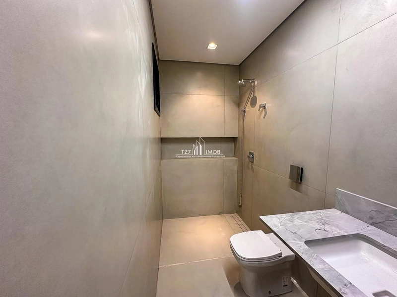 Belíssima casa subtérrea com vista única, sendo 4 suítes plenas.: 31ª foto da galeria de imagens do imóvel