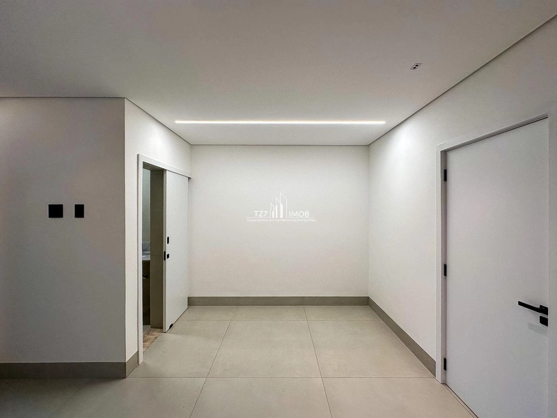 Belíssima casa subtérrea com vista única, sendo 4 suítes plenas.: 25ª foto da galeria de imagens do imóvel