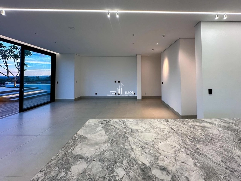 Belíssima casa subtérrea com vista única, sendo 4 suítes plenas.: 8ª foto da galeria de imagens do imóvel