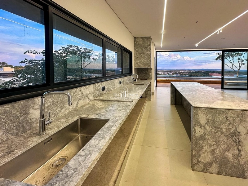 Belíssima casa subtérrea com vista única, sendo 4 suítes plenas.: 10ª foto da galeria de imagens do imóvel