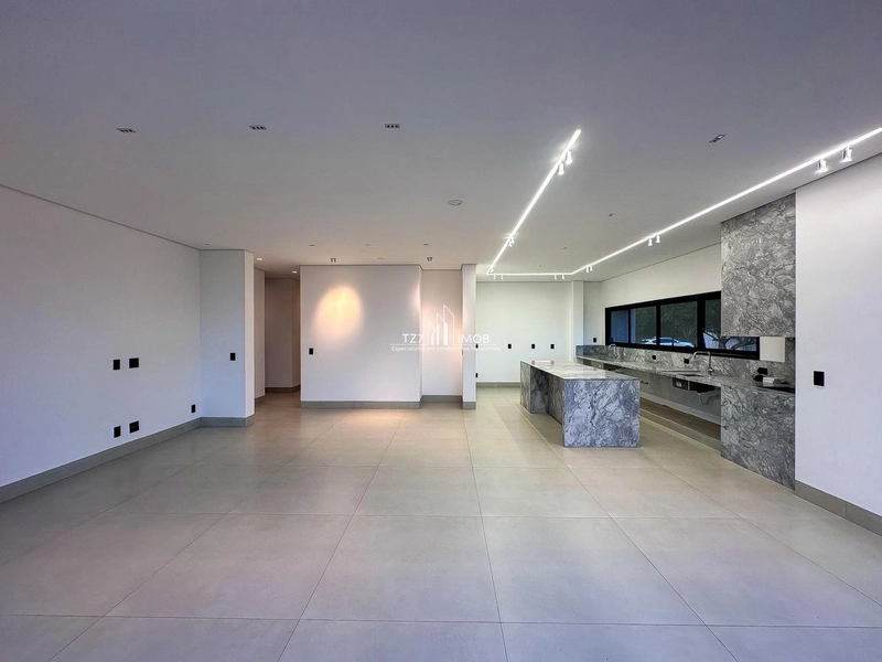 Belíssima casa subtérrea com vista única, sendo 4 suítes plenas.: 6ª foto da galeria de imagens do imóvel