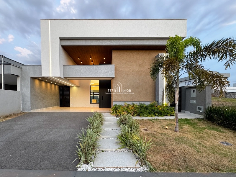 Casa Térrea com 3 Suítes Plenas, incluindo uma master com closet.