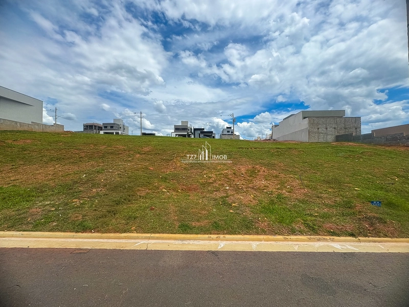 Oportunidade no Jardins Parma, lote sem vizinho de frente.