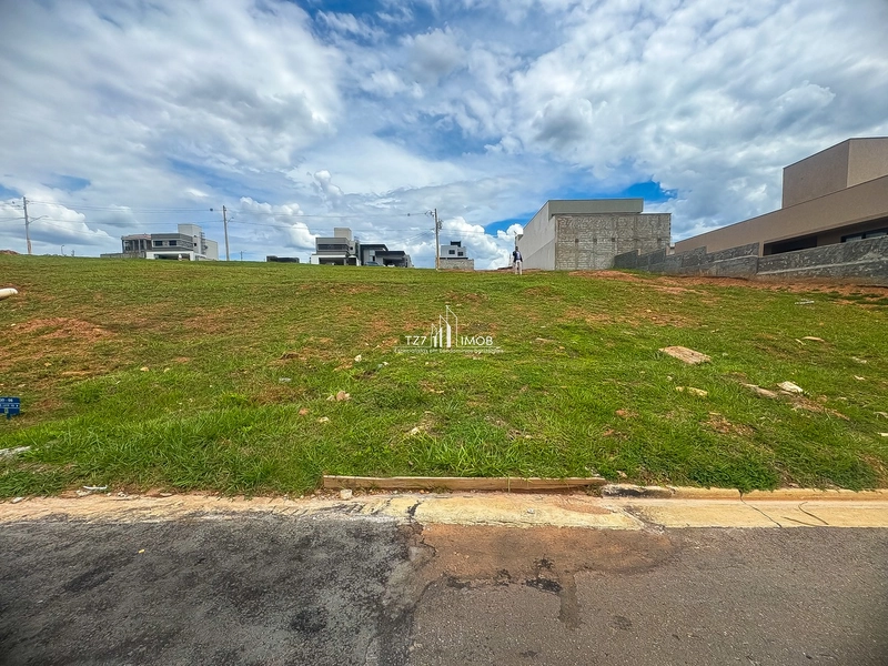 Oportunidade no Jardins Parma, lote sem vizinho de frente.