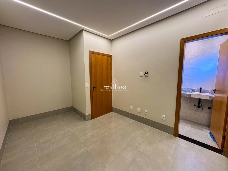 Casa térrea com 3 suítes plenas, sendo uma máster, no Jardins Capri.: 15ª foto da galeria de imagens do imóvel