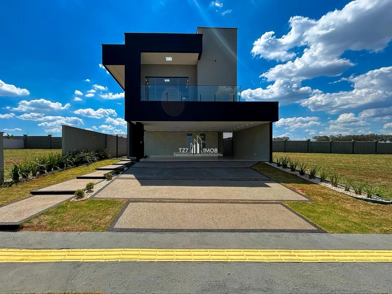 Excelente Sobrado com 4 suítes sendo uma master com Armários.