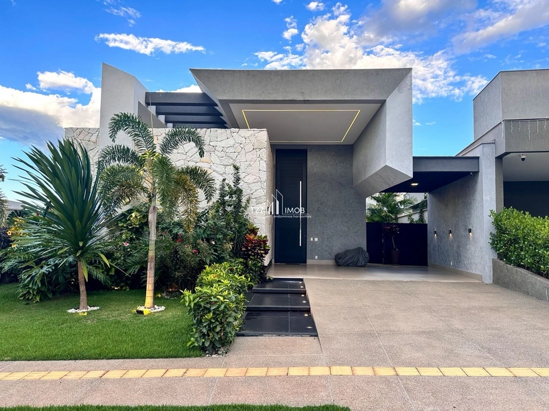 Casa térrea, 3 suites plenas mobiliada e decorada.