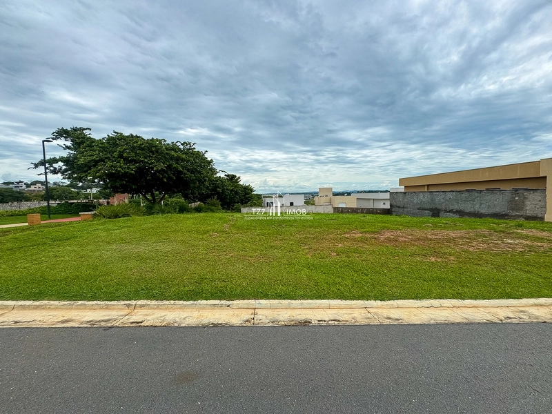 Oportunidade Jardins Nápoles - Lote ao lado da passarela de pedestre.: 1ª foto da galeria de imagens do imóvel