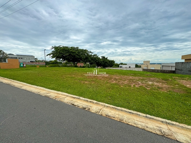 Oportunidade Jardins Nápoles - Lote ao lado da passarela de pedestre.: 4ª foto da galeria de imagens do imóvel