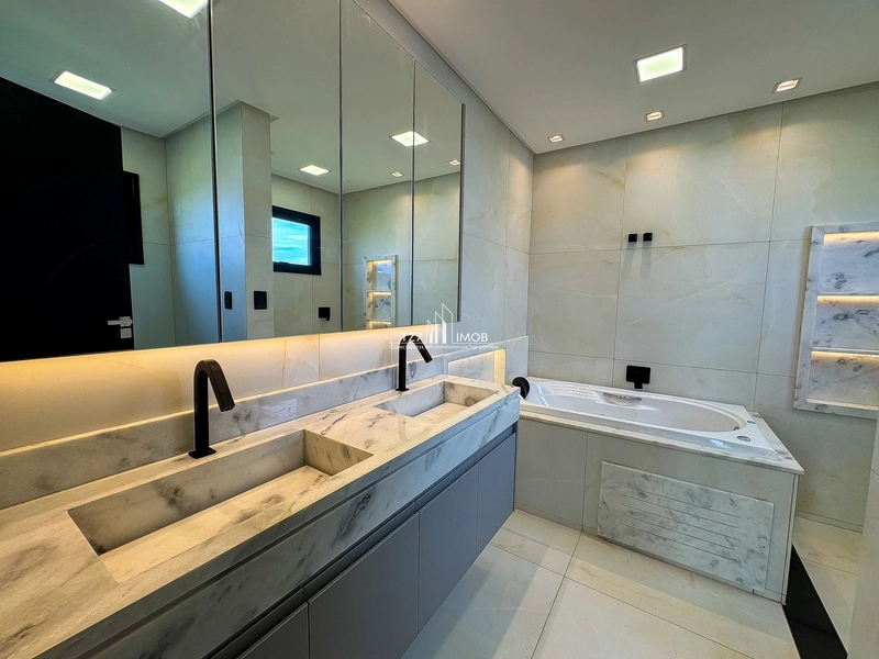 Sobrado com 4 suítes plenas, incluindo uma térrea e uma master...: 32ª foto da galeria de imagens do imóvel