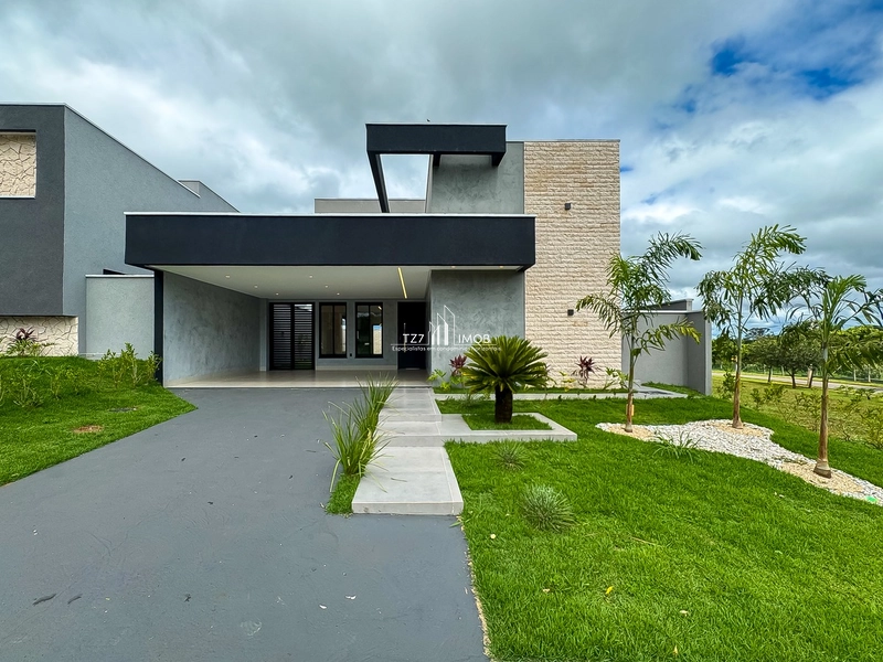 Casa com 3 suítes plenas, sendo 1 suíte master com closet.