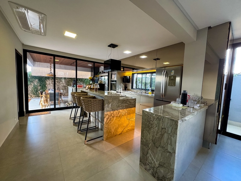 Sobrado com 4 suítes plenas, incluindo uma master.: 6ª foto da galeria de imagens do imóvel