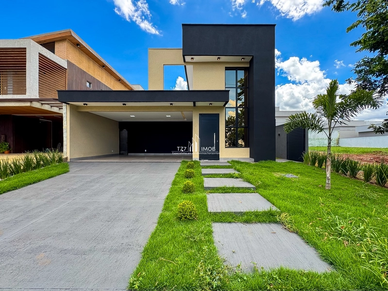 Casa com 3 suítes plenas, sendo uma master com closet.
