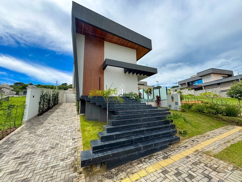 Casa térrea com 4 suítes plenas, incluindo uma suíte master.: 3ª foto da galeria de imagens do imóvel