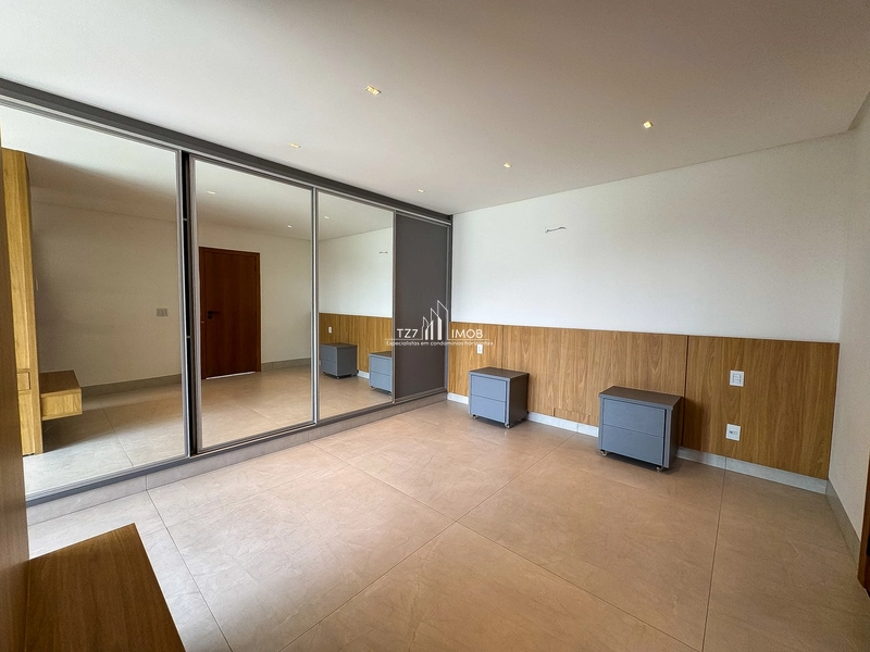 Casa térrea com 4 suítes plenas, incluindo uma suíte master.: 28ª foto da galeria de imagens do imóvel