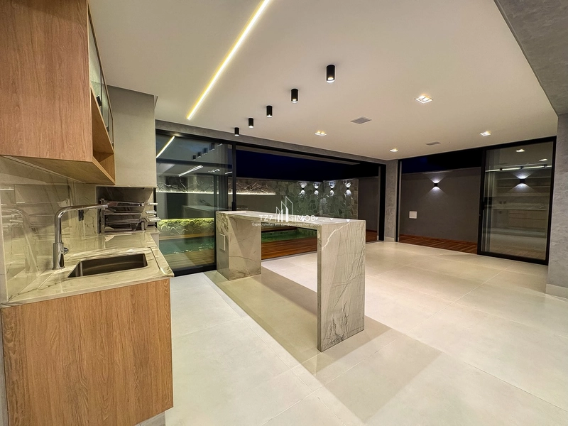 Sobrado com 4 suítes plenas, incluindo 1 suíte master com closet...: 11ª foto da galeria de imagens do imóvel