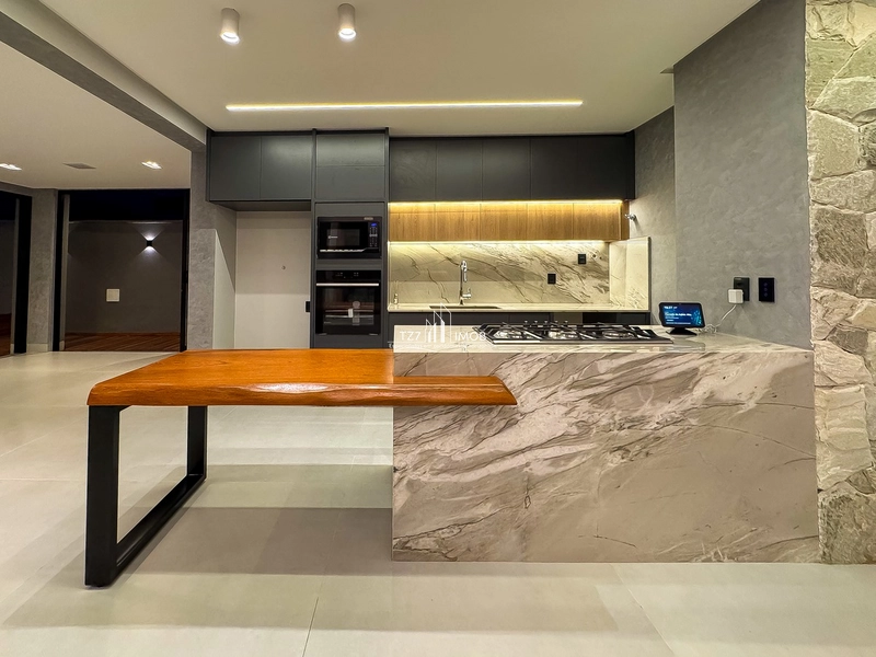 Sobrado com 4 suítes plenas, incluindo 1 suíte master com closet...: 8ª foto da galeria de imagens do imóvel