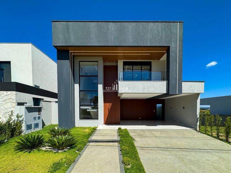 Sobrado com 4 suítes plenas, incluindo uma suíte no térreo.