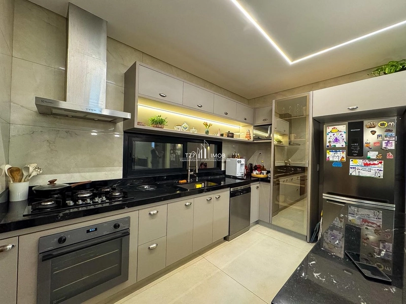 Sobrado com 4 suítes no condomínio Jardins Barcelona em Goiânia.: 10ª foto da galeria de imagens do imóvel