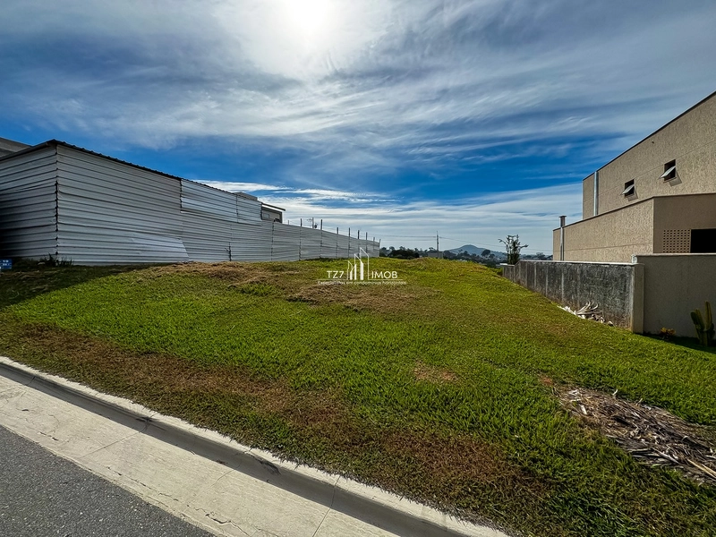 Lote de esquina no Jardins Nápoles com 368,79 m²: 3ª foto da galeria de imagens do imóvel