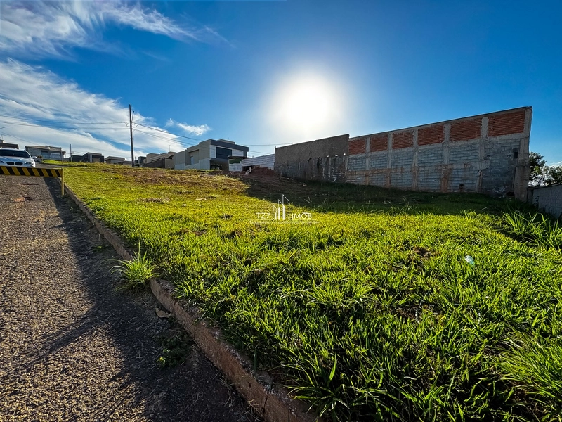 Oportunidade no Jardim Veneza - Lote de esquina, plano, com 460,75m² -