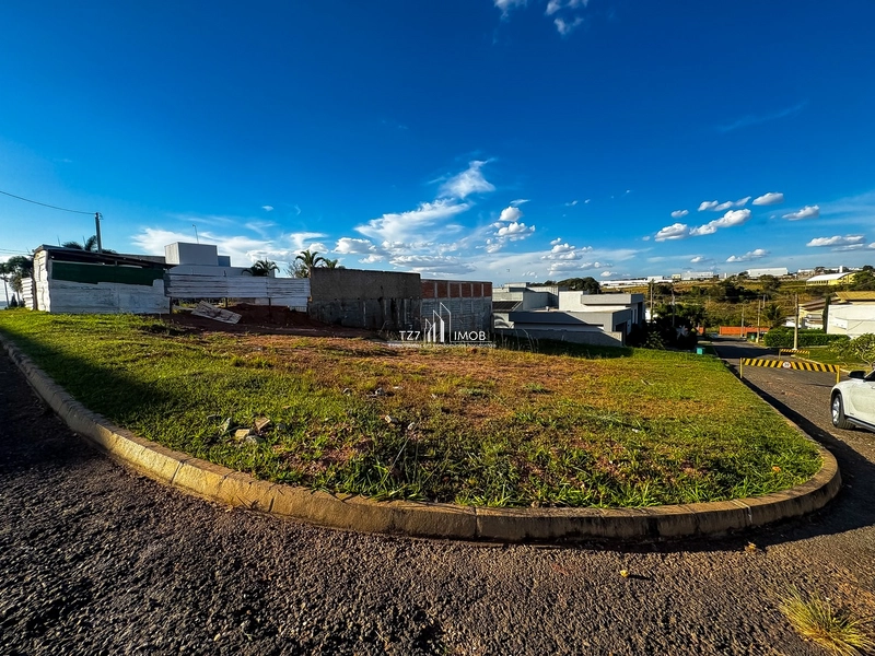Oportunidade no Jardim Veneza - Lote de esquina, plano, com 460,75m² -: 3ª foto da galeria de imagens do imóvel