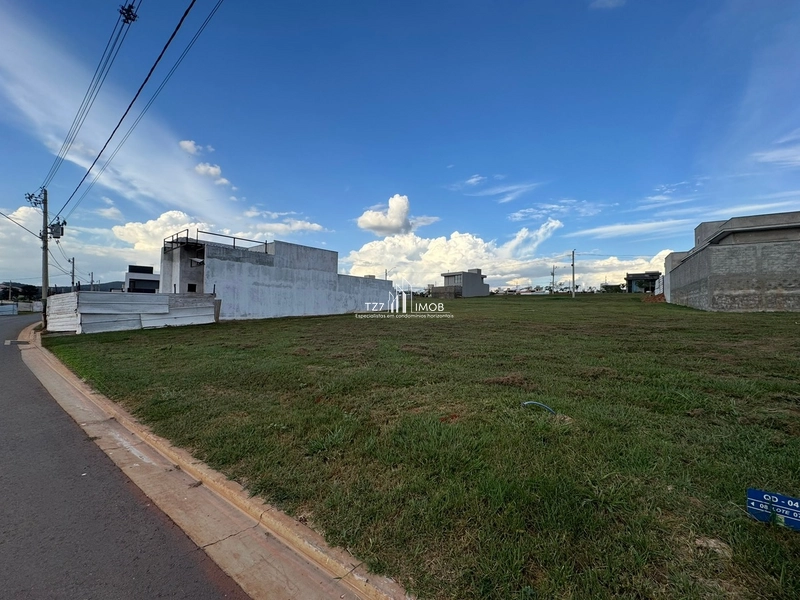 Lote Condomínio Jardins Parma, com 267,00 m² - Quitado e Registrado.