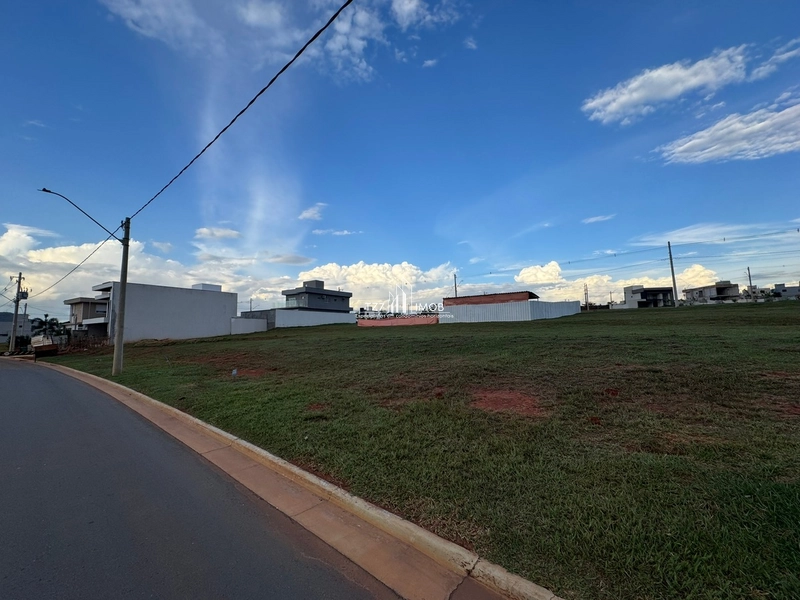 Lote Condomínio Jardins Parma, com 278,00 m² - Quitado e Registrado.