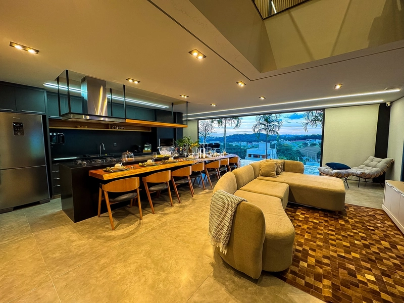 Sobrado mobiliado com 4 suítes plenas, incluindo uma master com closet: 4ª foto da galeria de imagens do imóvel