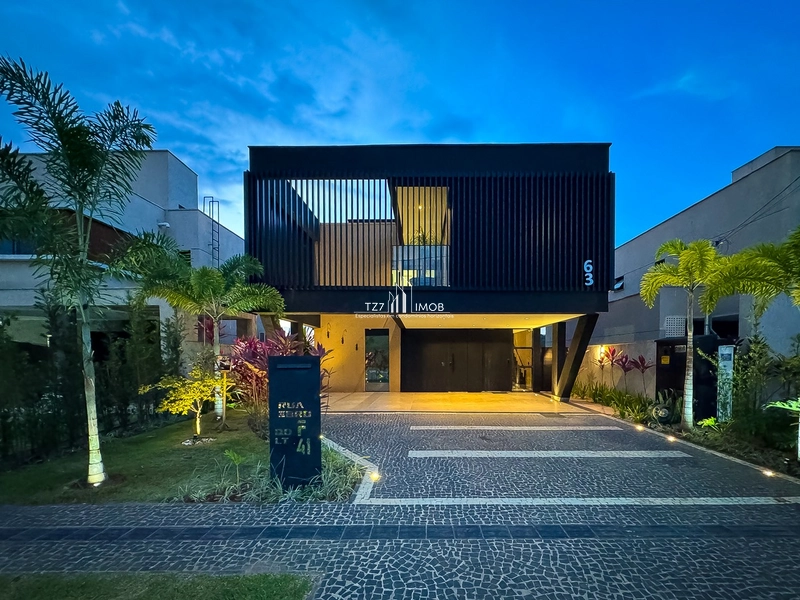 Sobrado mobiliado com 4 suítes plenas, incluindo uma master com closet: 1ª foto da galeria de imagens do imóvel