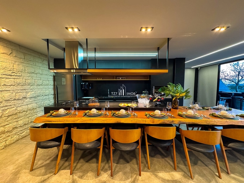Sobrado mobiliado com 4 suítes plenas, incluindo uma master com closet: 11ª foto da galeria de imagens do imóvel