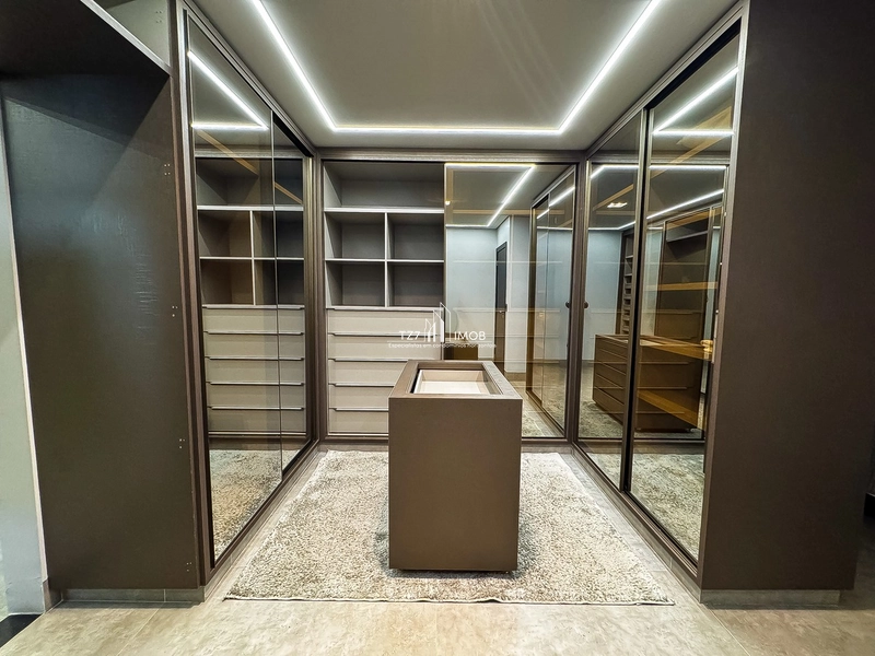 Sobrado mobiliado com 4 suítes plenas, incluindo uma master com closet: 31ª foto da galeria de imagens do imóvel