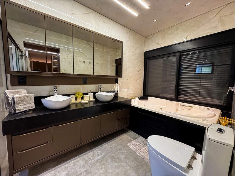 Sobrado mobiliado com 4 suítes plenas, incluindo uma master com closet: 33ª foto da galeria de imagens do imóvel