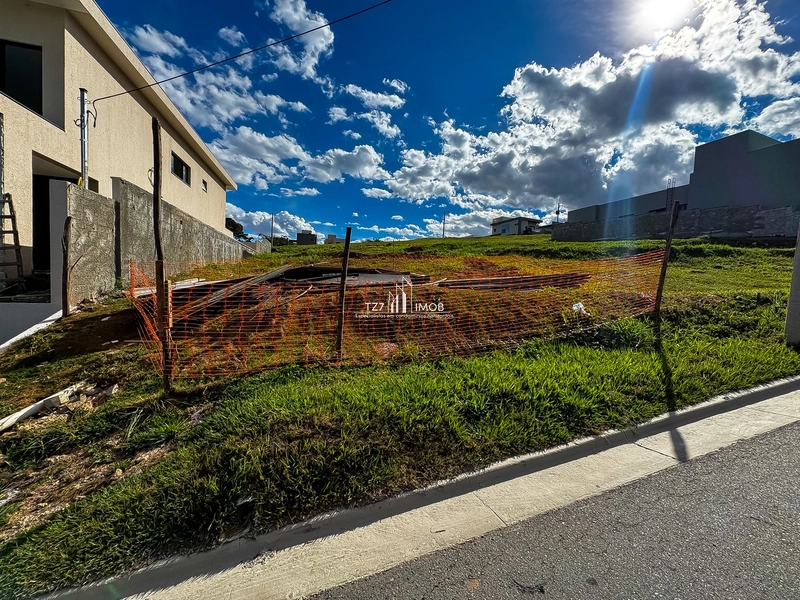 Oportunidade no Jardins Nápoles, lote sem vizinho de frente.: 2ª foto da galeria de imagens do imóvel