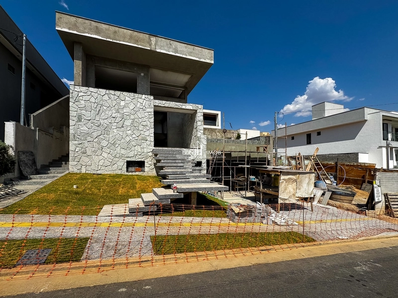 Casa de alto padrão com 4 suítes plenas, completa em armários na sala.: 2ª foto da galeria de imagens do imóvel