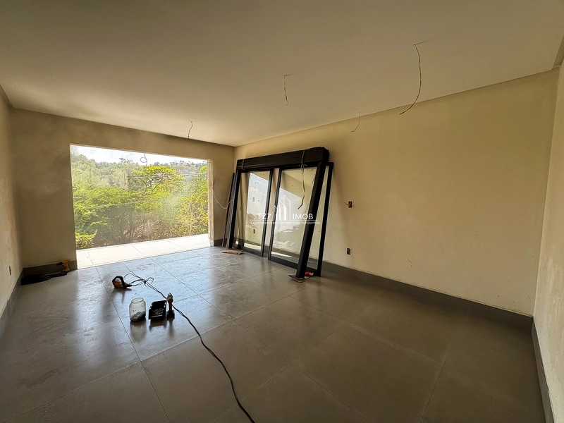 Casa de alto padrão com 4 suítes plenas, completa em armários na sala.: 35ª foto da galeria de imagens do imóvel