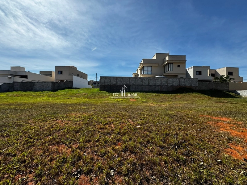 Lote Jardins Capri, sem vizinho de frente, com 348,90 m²: 1ª foto da galeria de imagens do imóvel