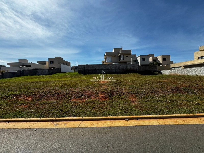 Lote Jardins Capri, sem vizinho de frente, com 348,90 m²: 3ª foto da galeria de imagens do imóvel