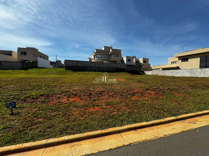 Lote Jardins Capri, sem vizinho de frente, com 348,90 m²: 2ª foto da galeria de imagens do imóvel