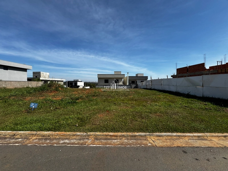 Lote Jardins Capri, sem vizinho de frente, com 261,00 m²: 1ª foto da galeria de imagens do imóvel