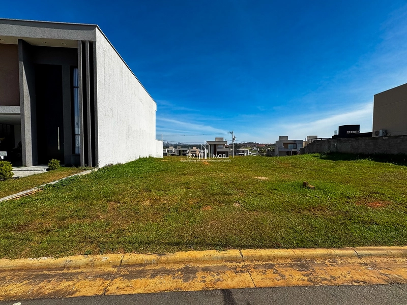 Lote em oportunidade no Jardins Capri, com 276,60m²