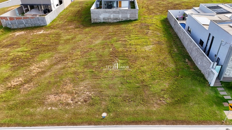Lote de esquina no Jardins Nápoles com 390,00 m²