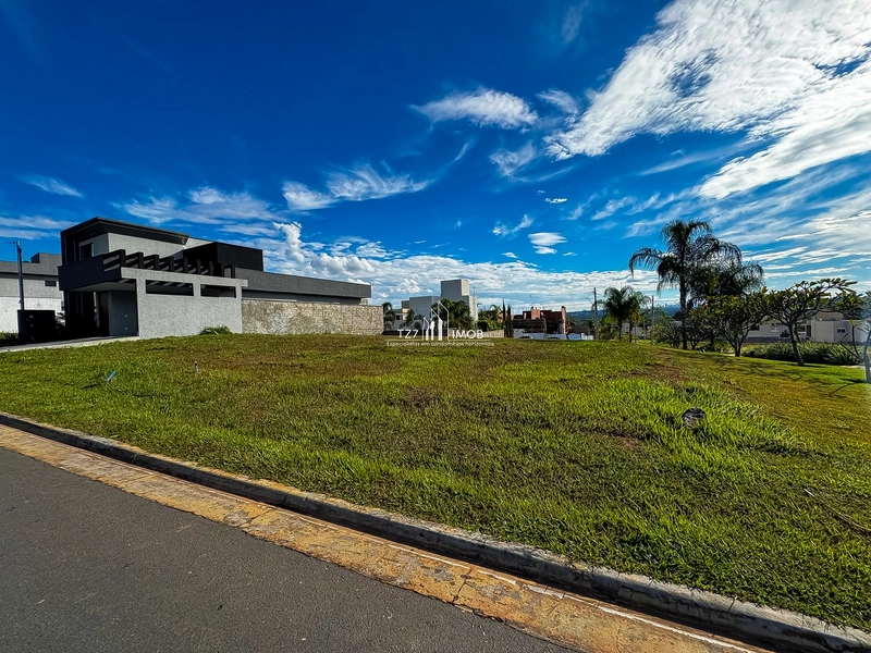 Lote Jardins Capri, sem vizinho de frente, com 272,92m²: 3ª foto da galeria de imagens do imóvel