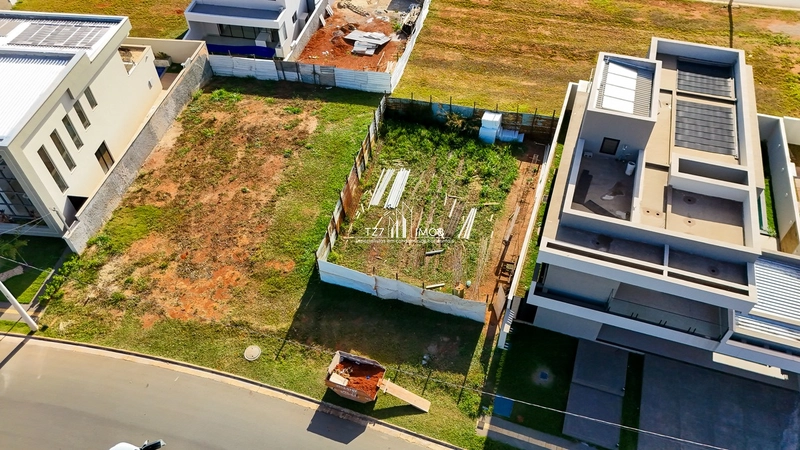 Lote Jardins Capri, sem vizinho de frente, com 272,92m²