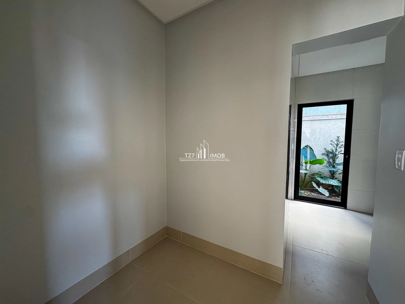 Sobrado com 4 suítes plenas no Jardins Bolonha, armários na sala.: 20ª foto da galeria de imagens do imóvel