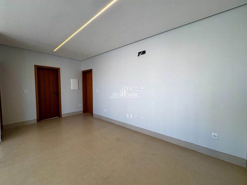 Sobrado com 4 suítes plenas no Jardins Bolonha, armários na sala.: 24ª foto da galeria de imagens do imóvel