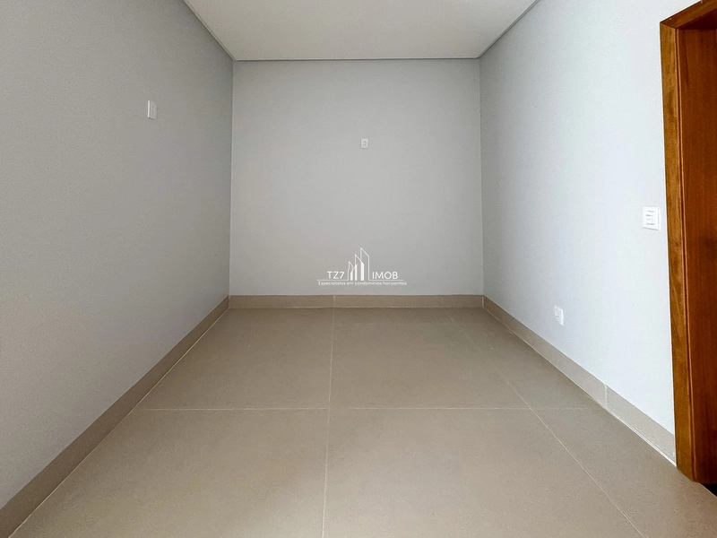 Sobrado com 4 suítes plenas no Jardins Bolonha, armários na sala.: 37ª foto da galeria de imagens do imóvel