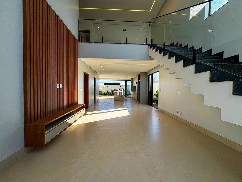 Sobrado com 4 suítes plenas no Jardins Bolonha, armários na sala.: 5ª foto da galeria de imagens do imóvel