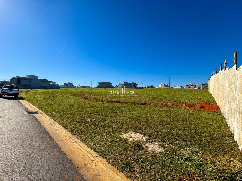 Lote Condomínio Jardins Parma, sem vizinho de frente, com 255,08 m² -