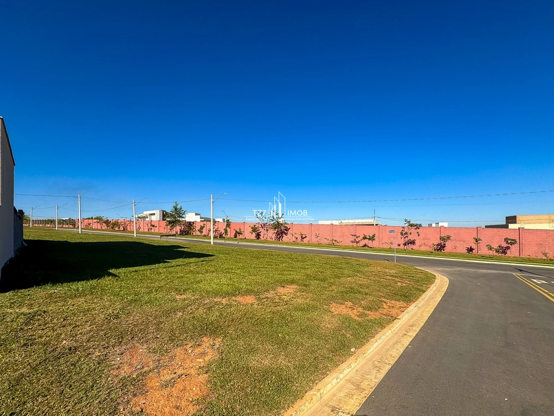 Lote Condomínio Jardins Parma, com 481,27 m² - Quitado e Registrado.